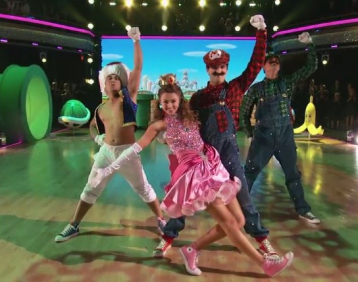 “Dança dos Famosos” americano tem coreografia de Super Mario