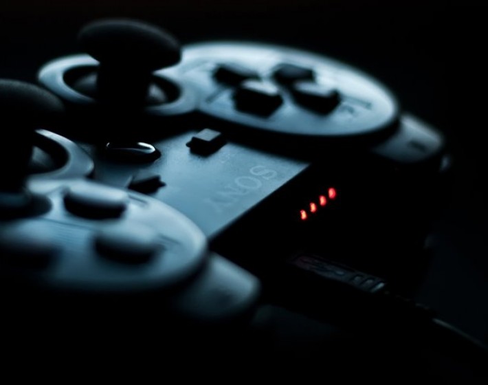 Sony comemora 20 anos de PlayStation com vídeo nostálgico